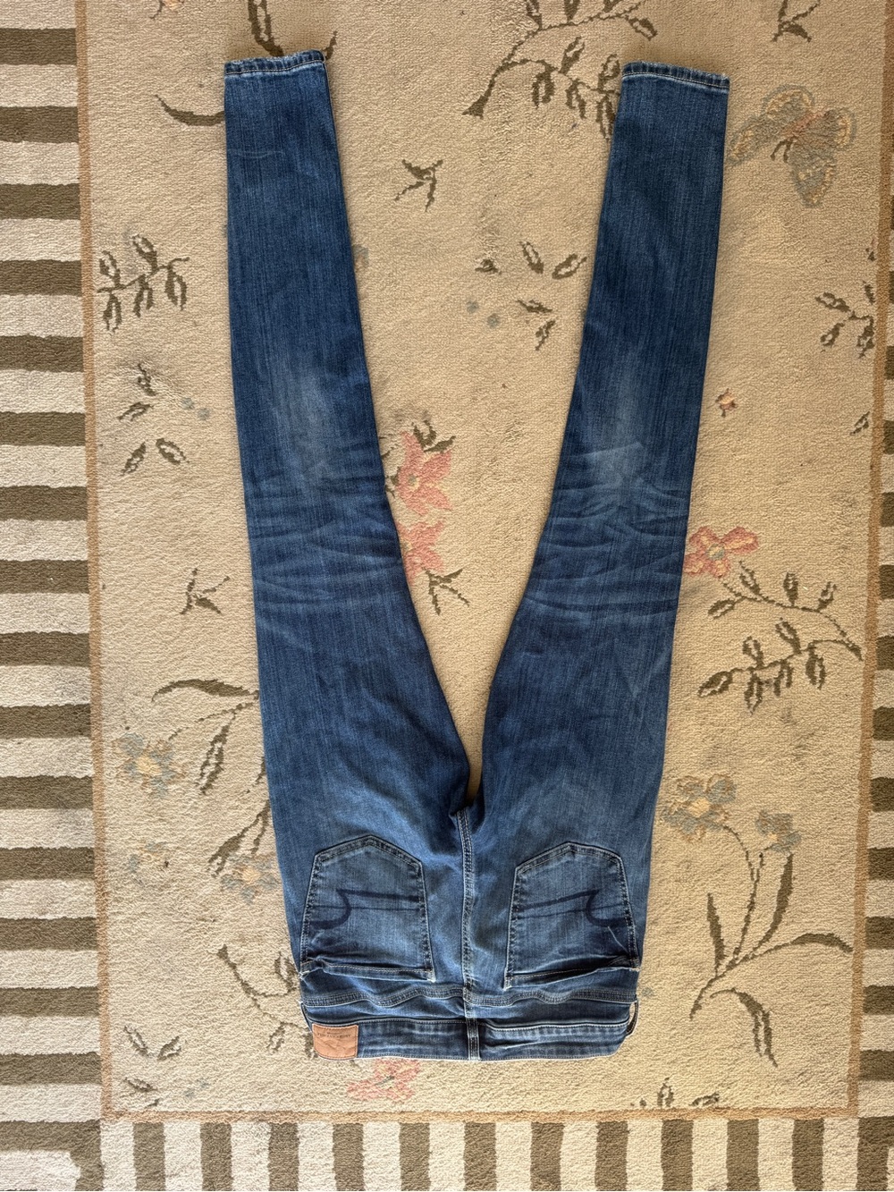 American Eagle Dark Blue Skinny Jeans. Size 6. Xtra long. Super stretch - Picture 4 of 4